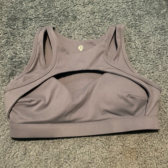 Key hole sports bra - Picture 6 of 6